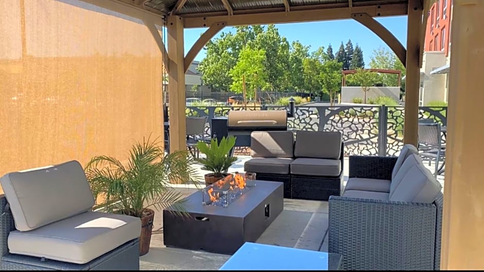 Holiday Inn Express And Suites Chico By IHG