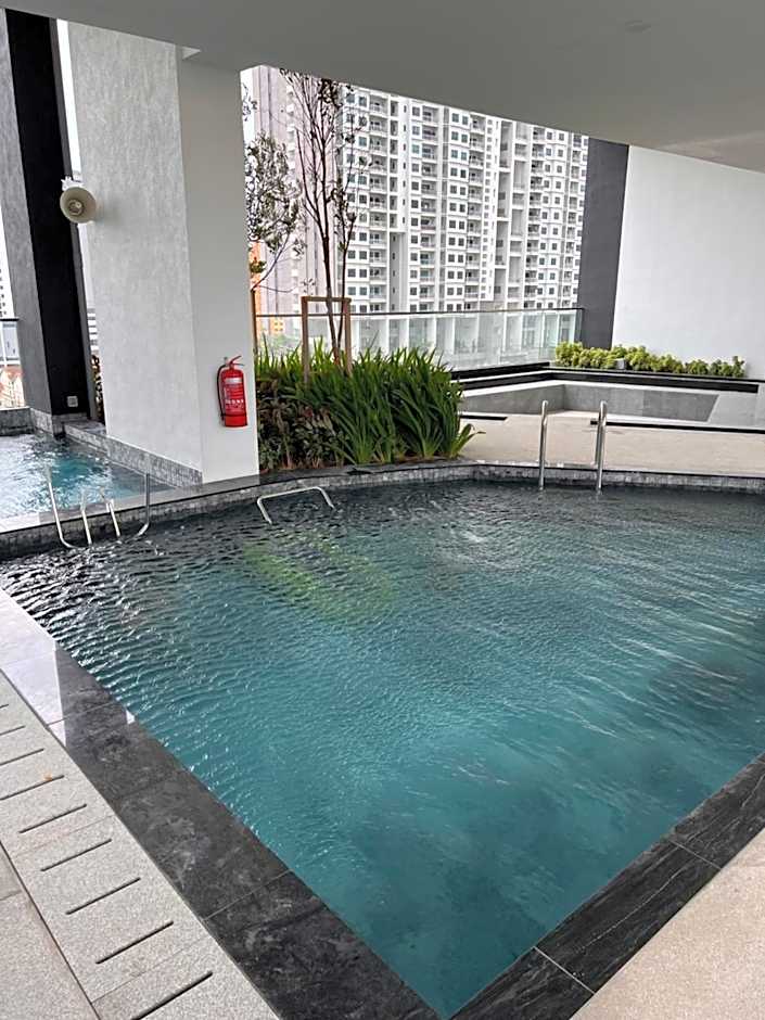 Georgetown Urban Family & Baby-Friendly Home with Skypool Seaview
