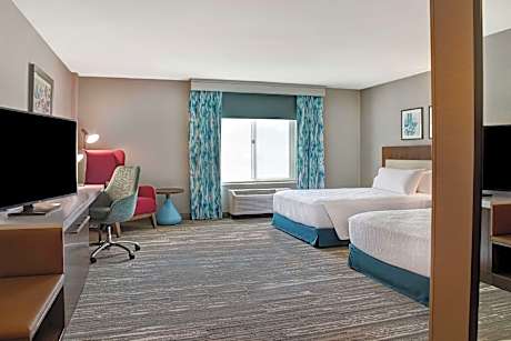 2 QUEEN MOBILITY/HEARING ACCESS W/RI SHOWER