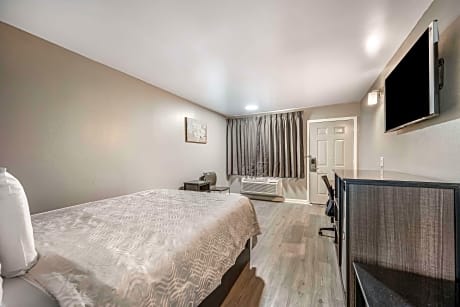 1 Queen Bed, Nonsmoking, Accessible