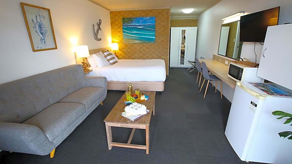 Photo 1 of 4 of Deluxe 1 Queen Bed