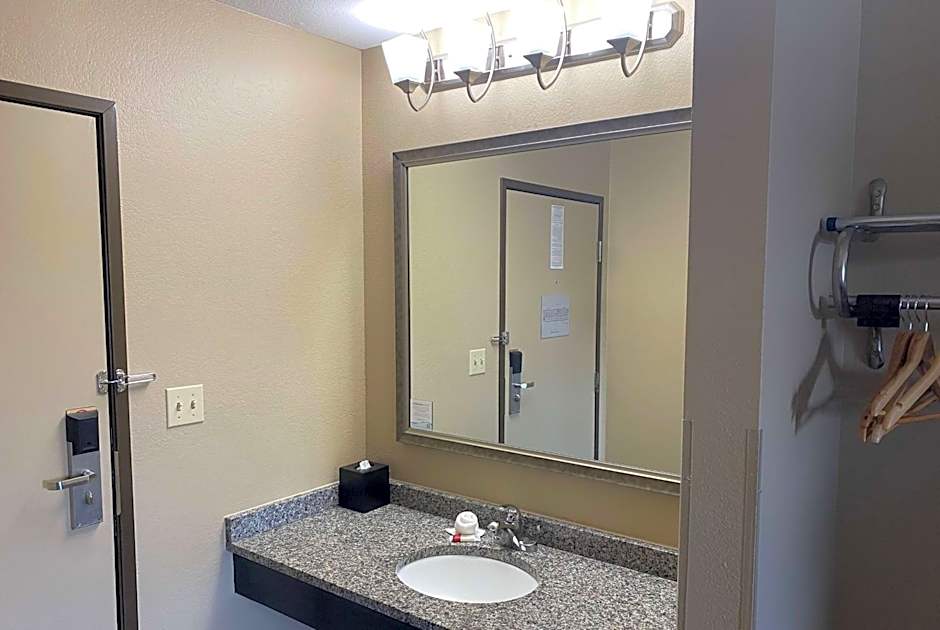 Super 8 by Wyndham Independence KS