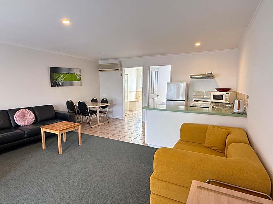 Beachcomber Motel & Apartments