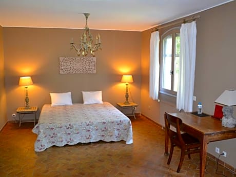Suite-Supérieure-Salle de bain privée séparée-Terrasse-et jardin
