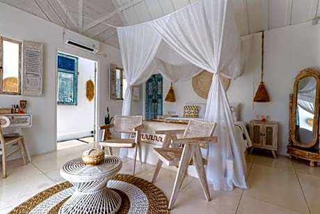 Suite with Private Pool and Bathtub
