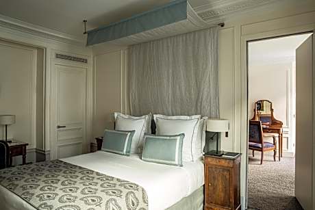 Connecting Deluxe Family Room