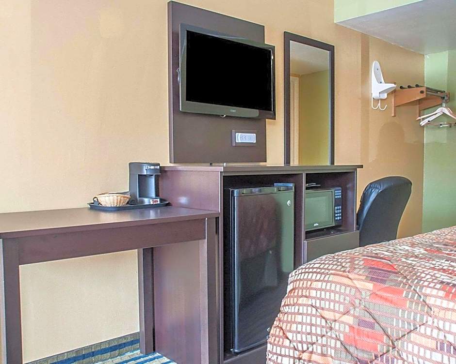Amherst Inn & Suites