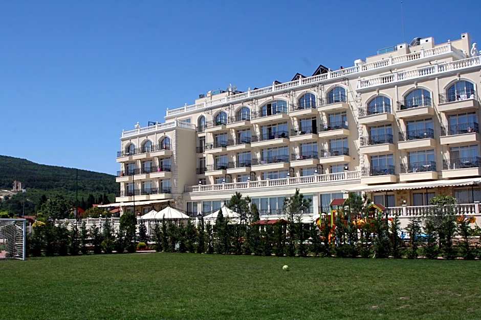 Therma Palace - Balneo SPA, Free parking & Beach