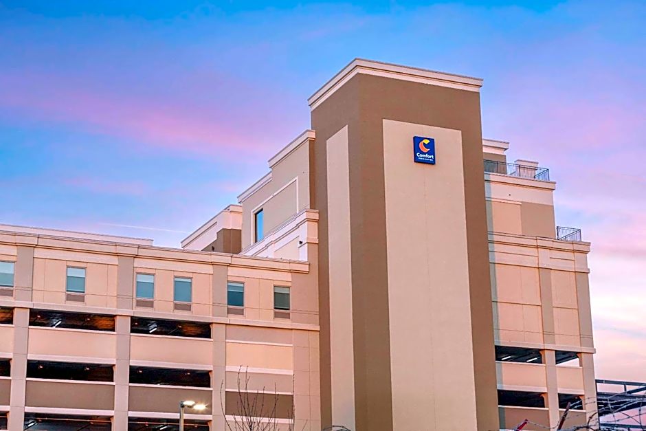 Comfort Inn & Suites Newark Liberty International Airport