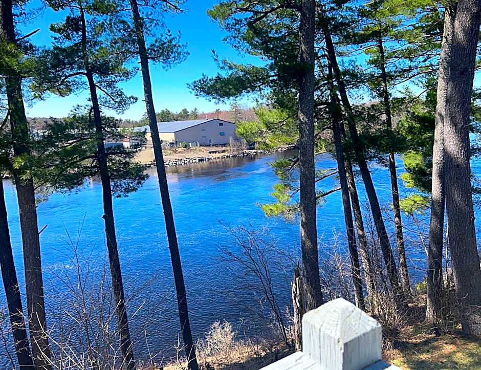 Milford Motel On the River