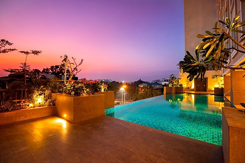 Lemon Tree Premier City Center Pune