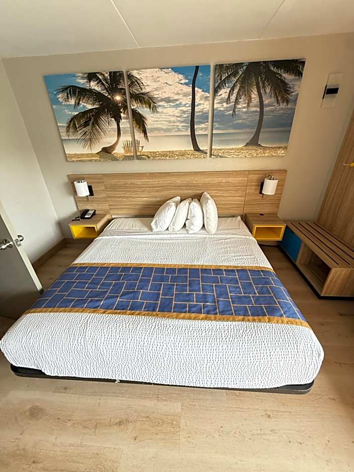 Days Inn by Wyndham Shorter