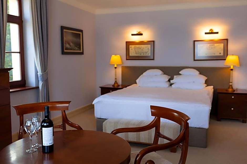 Photo 1 of 8 of Junior Suite, Sea View