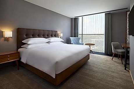 Deluxe King Room with Free Airport Shuttle Transfer