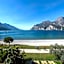 Hotel Baia Azzurra - Lake Front