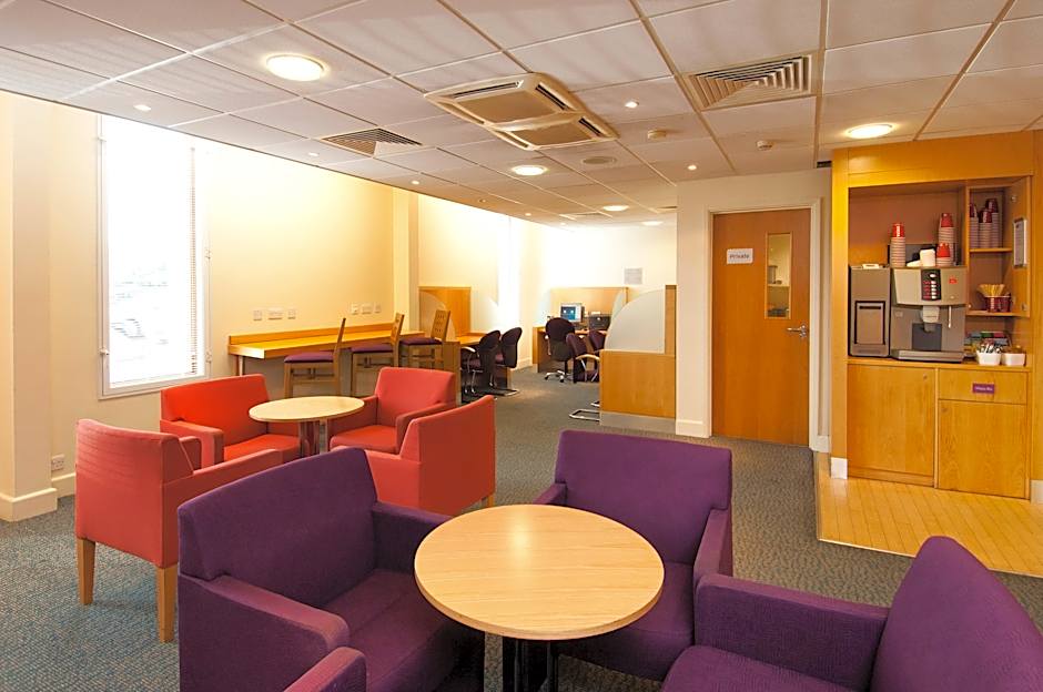 Premier Inn Lon Heathrow Airport T2 & T3 (Bath Rd)