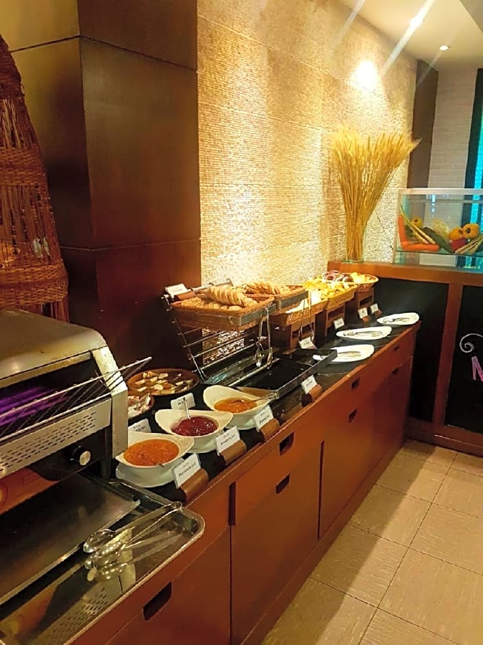 Ozone Condotel Kata Beach by Alpina