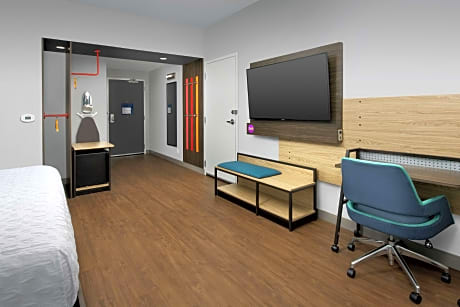 2 Queen Mobility Accessible With Tub2 Queen