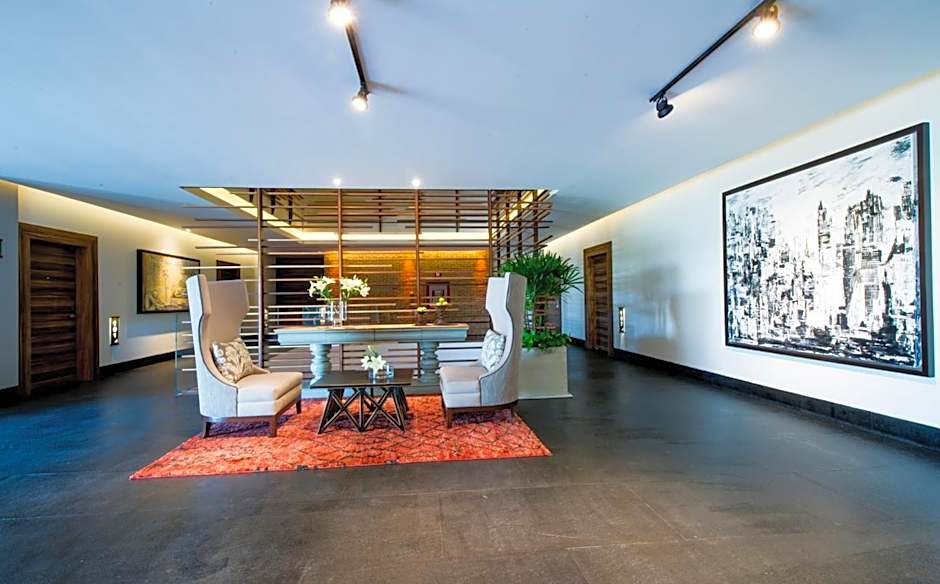 Square Small Luxury Hotel