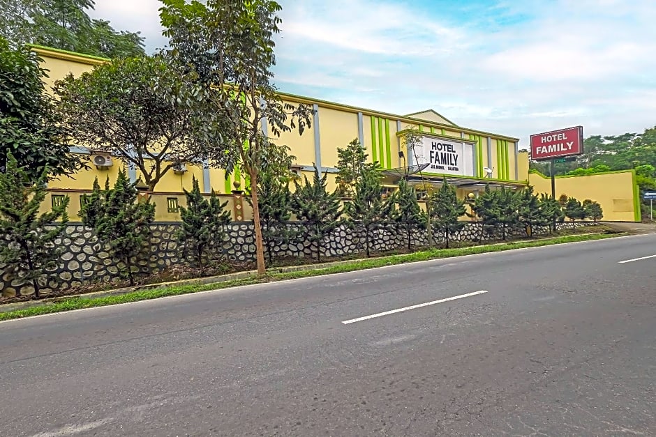 OYO 92485 Hotel Family