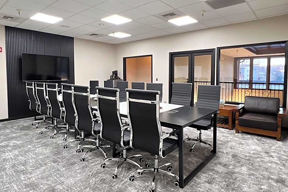 Ramada by Wyndham Tukwila Southcenter