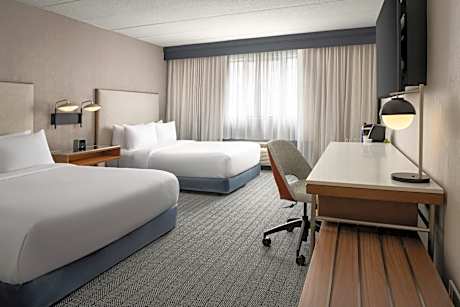Queen Room with Two Queen Beds and Roll-In Shower - Mobility Access