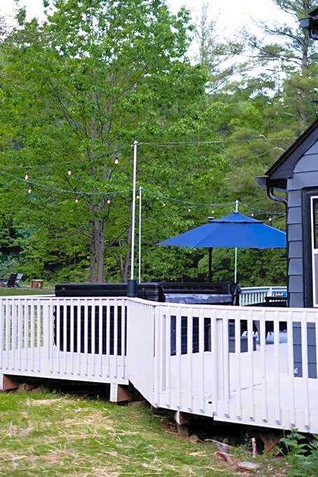 The Norsdale plus CMYK Motel on 10 acres in Phoenicia