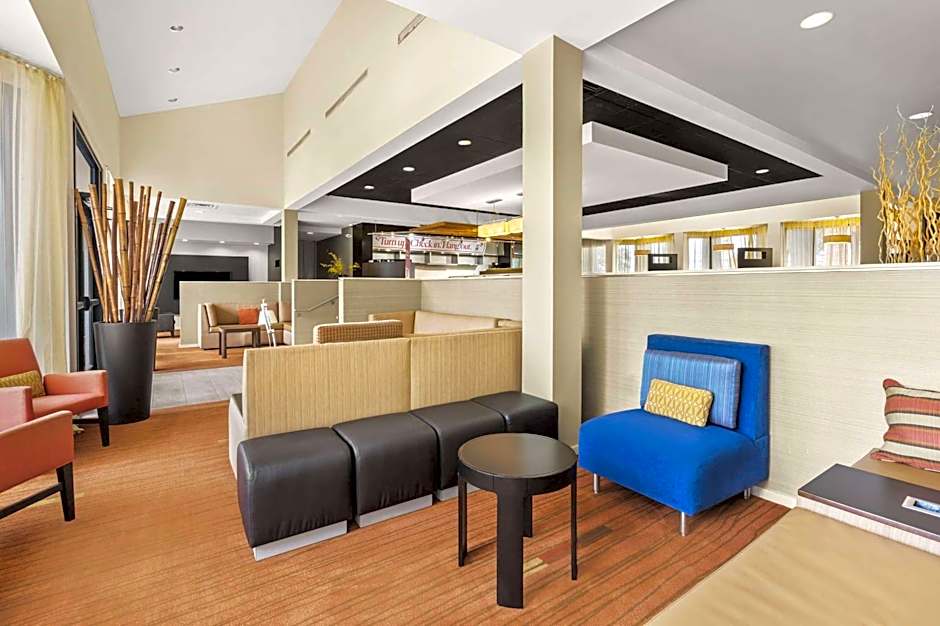 Super 8 by Wyndham Dallas Love Field Airport