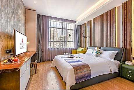 Deluxe Queen Room
