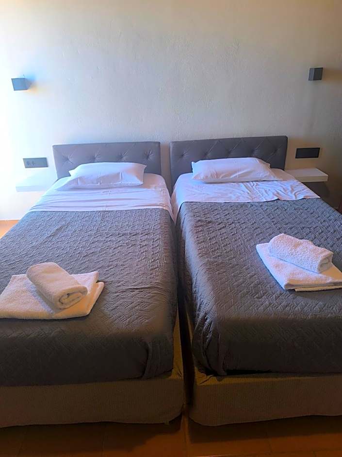 Artemis Hotel-MeRaki Restaurant