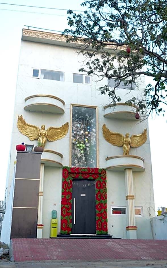 Photo 1 of 7 of Hotel Mango Tree