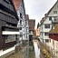 Schiefes Haus