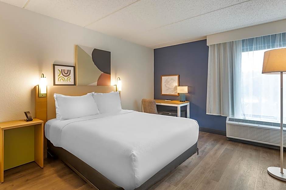 Spark by Hilton Atlanta Airport South College Park