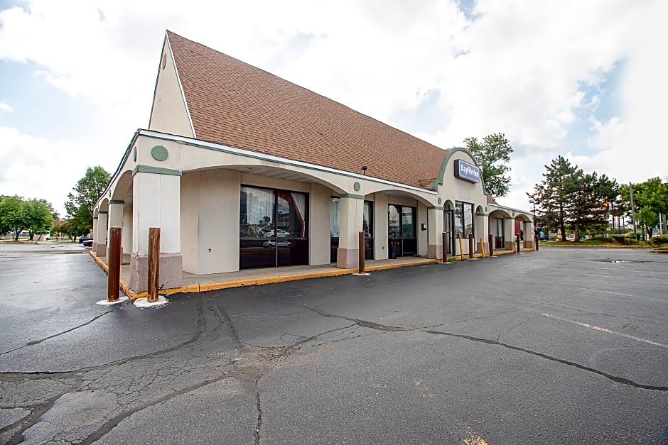 Hotel O Daylight Inn Elkhart I-90, IN