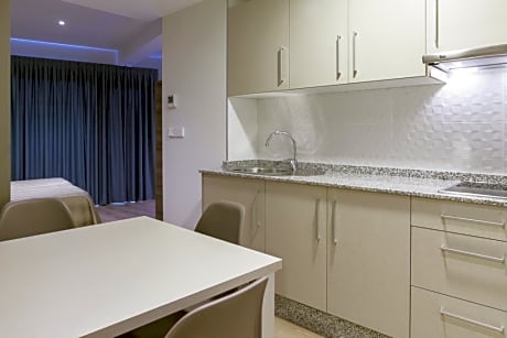 SUPERIOR STUDIO (2 ADULTS + 1 CHILD IN CAPACITY 4)