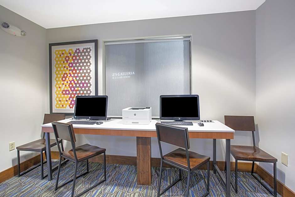 Holiday Inn Express Kansas City - at the Legends By IHG