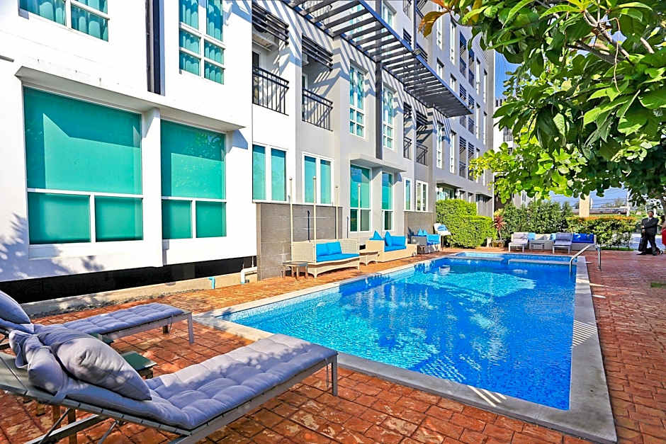 Crystal Suites Suvarnbhumi Airport