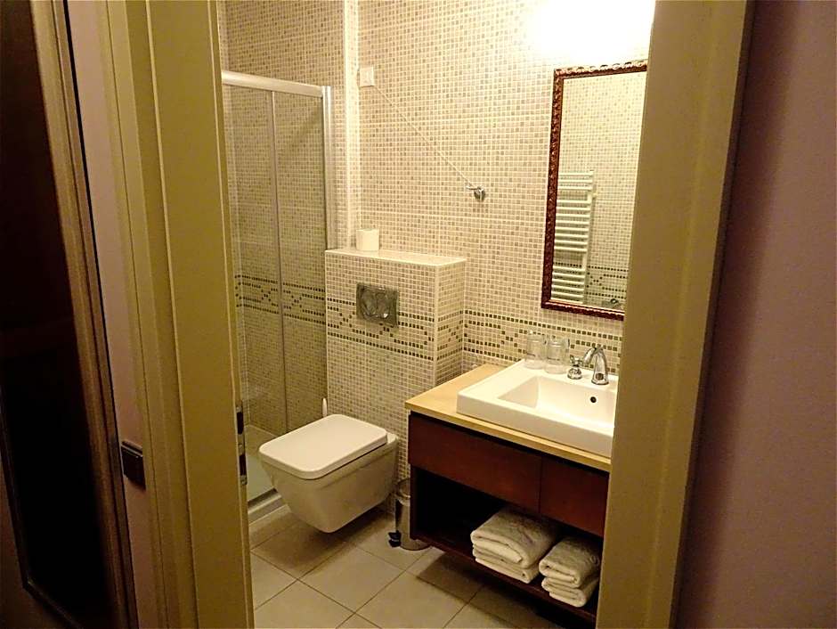 Hotel Mitra, Story Hotels