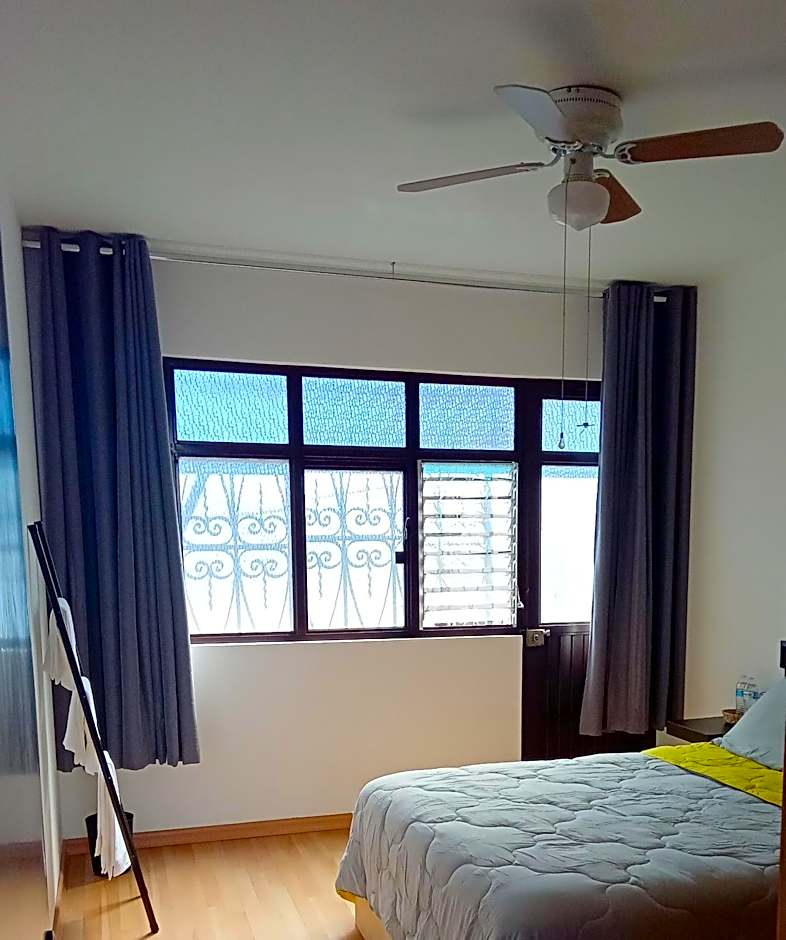 El Salto de Camela - Vera y Espín Hostal