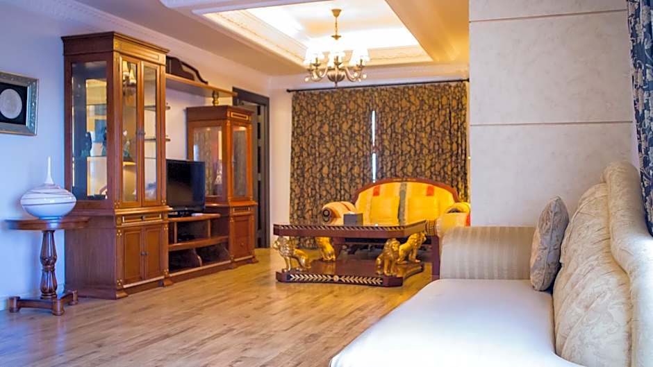 Four Seasons Place Hotel