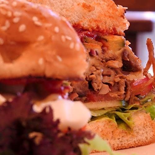 Viktor Bor- és Vendégház****