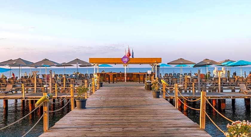Nirvana Cosmopolitan Hotel - Convention & Sports Center