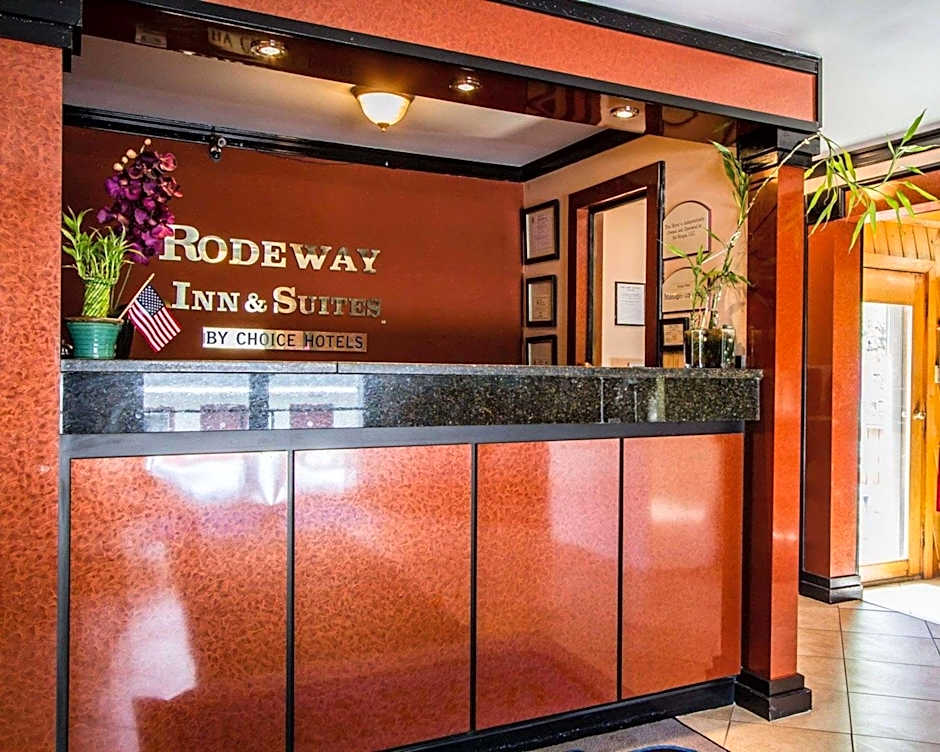 Rodeway Inn & Suites Brunswick near Hwy 1