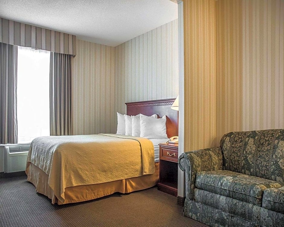 Quality Hotel & Suites Woodstock