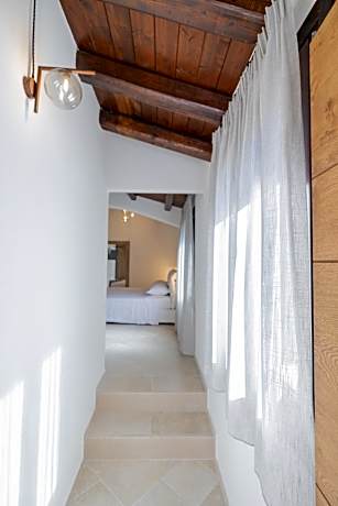 One-Bedroom Deluxe Apartment