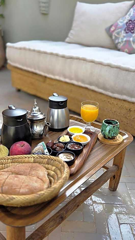 Riad Laly Tourisme Eclairé Le bijou de la medina