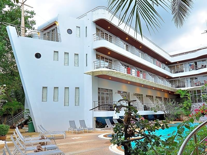 Samui First House Hotel