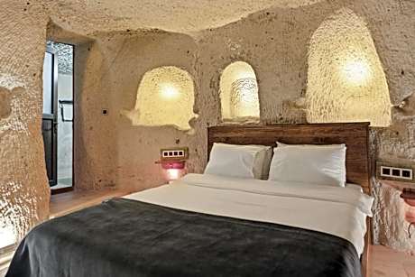 Cave Suite