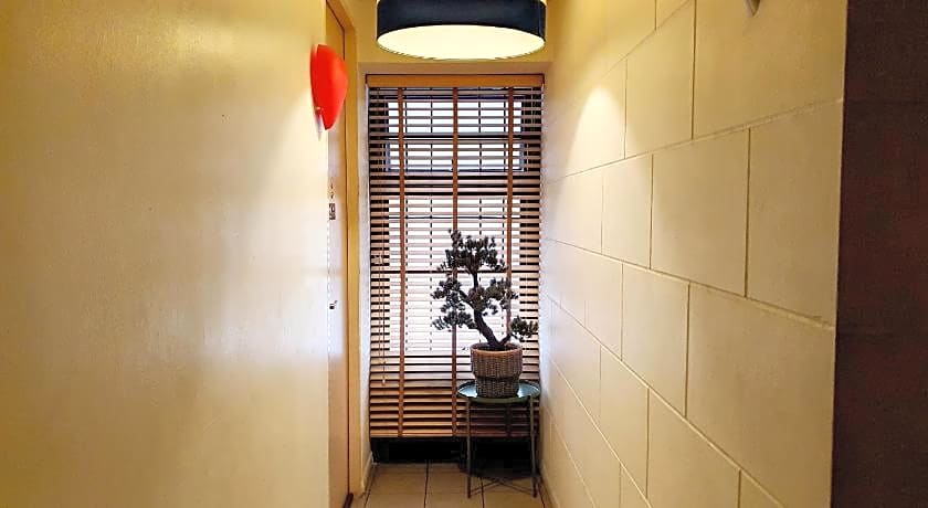 Somewhere to Escape - Hometel