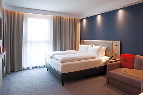 Standard Queen Room with Sofa Bed - Non-Smoking